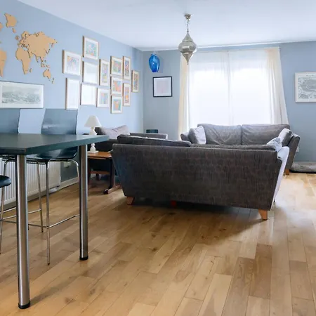 펜션 Stylish 3 Bedroom Near Hollyrood Park 에든버러