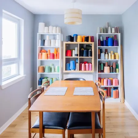 Stylish 3 Bedroom Near Hollyrood Park 펜션