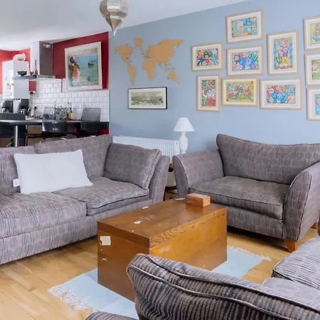 펜션 Stylish 3 Bedroom Near Hollyrood Park 에든버러