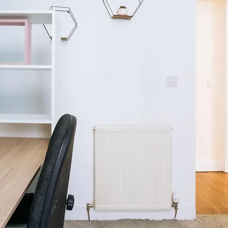 Homely 3 Bedroom In The Heart Of Apartamento Edimburgo