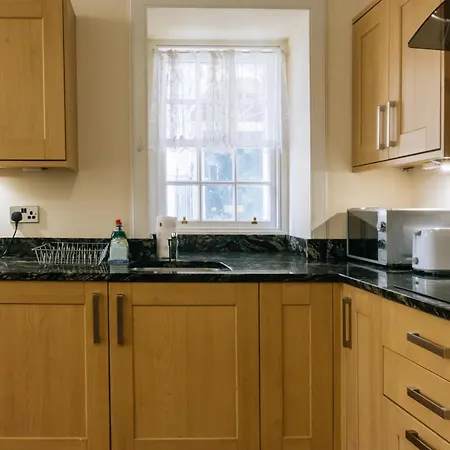 Apartmán Homely 3 Bedroom In The Heart Of