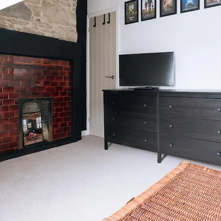 & Modern 2bd Flat - Edinburgh