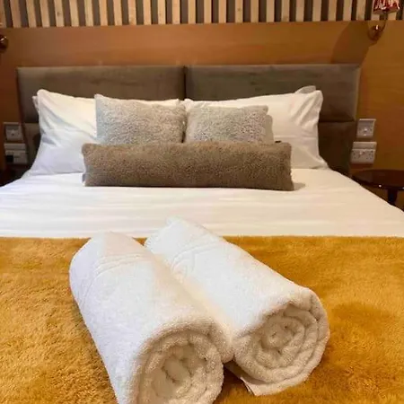 דירה 16th Century Courtyard On The Royal Mile אדינבורו