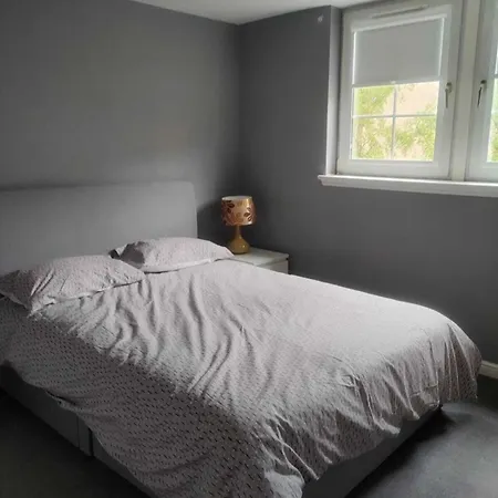아파트 Snug & Serene 2bd Flat - Roseburn 에든버러