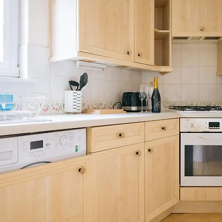 Snug & Serene 2bd Flat - Roseburn 아파트 에든버러