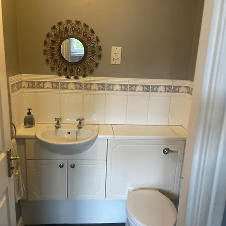Snug & Serene 2bd Flat - Roseburn 아파트