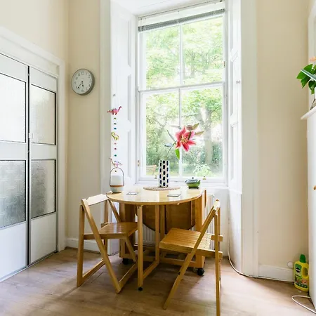 Palm Tree Apartment- Period With Cat アパート エディンバラ