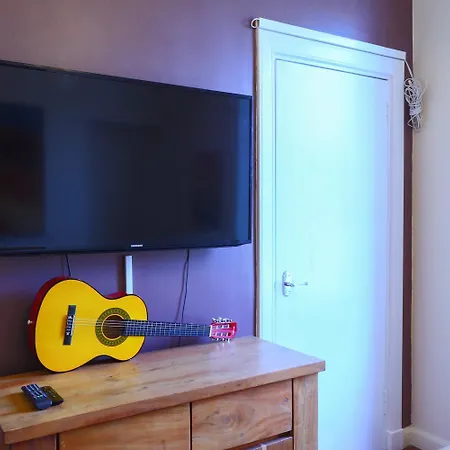 Royal Mile, Large 5 Bed Apartment Edinburgh