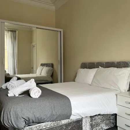 Spacious Retreat Apartament