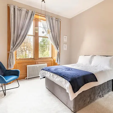 Luxury Victorian 5 Bedroom By Lady Road *