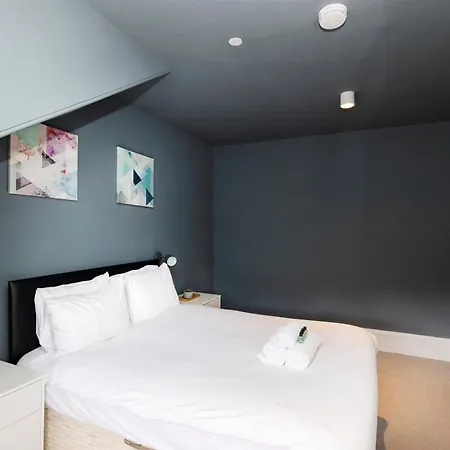 아파트 Joivy Spacious Next To West End 에든버러