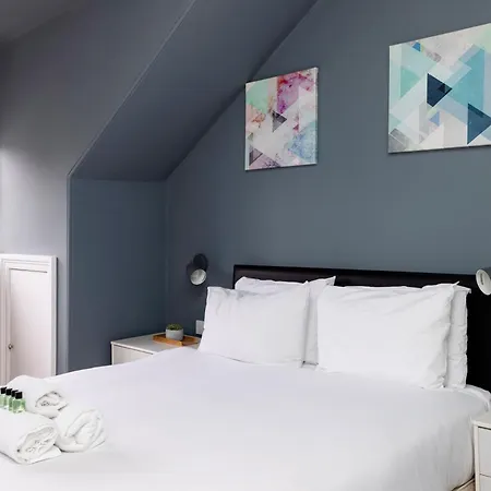 Joivy Spacious Next To West End 아파트