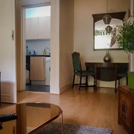 Bright And Airy Apartment *