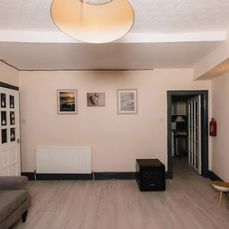 Warm&welcoming Meadows 7 - City Centre Apartman