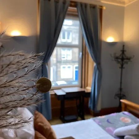 Charming 1 Bedroom *