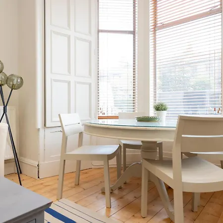 Daire Elegant Stockbridge 2-bedroom - Ground Floor Edinburgh