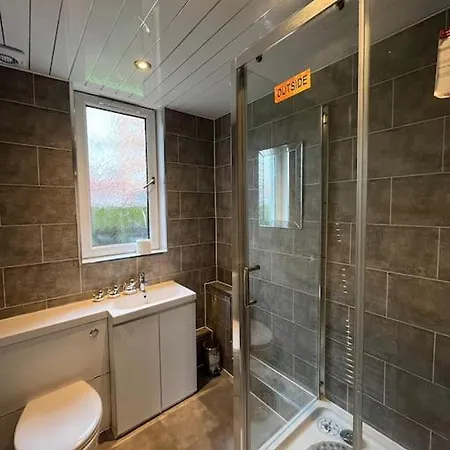 2 Bedrooms In Near Center Lejlighed