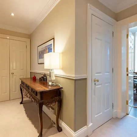 City Apartment * Edinburgh