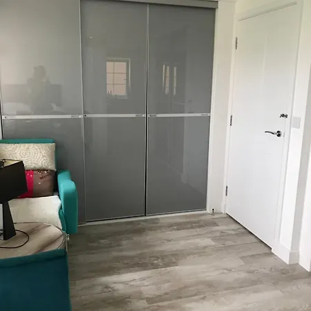 Kwatera prywatna Two Bedrooms With 3 Double Beds 2 Bathrooms *