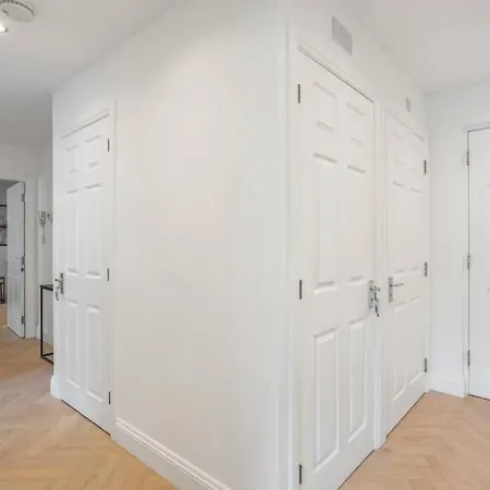 Modern 2 Bed Apartamento