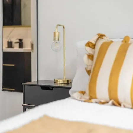 Modern 2 Bed *