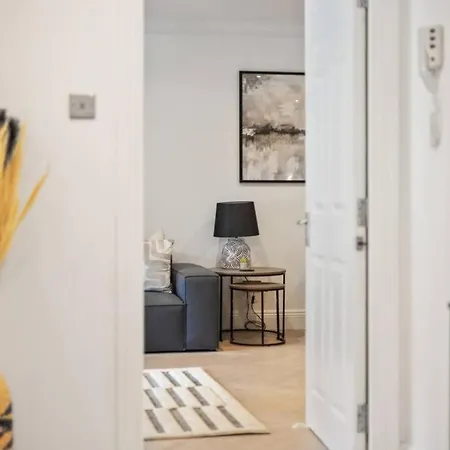 Modern 2 Bed Edinburgh