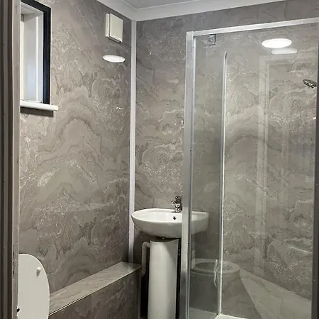 1 Bedroom Near City Centre * Edinburgh