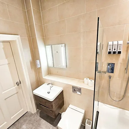 Spacious 2 Bedroom In The Heart Of New Town Edinburgh