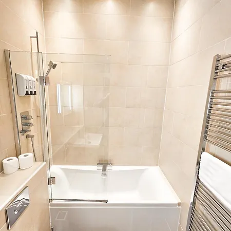 Daire Spacious 2 Bedroom In The Heart Of New Town *