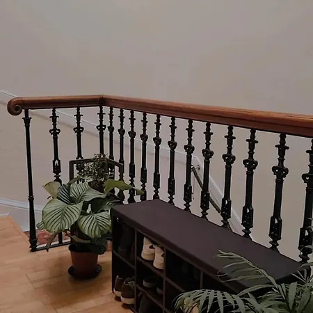 Bed & Breakfast House Of Many Ways