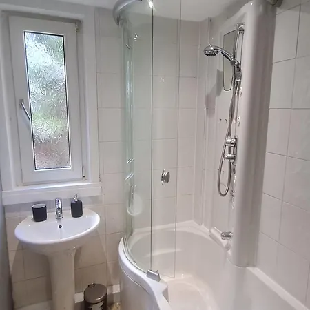 Апартаменты Bright & Spacious Flat By Murrayfield Stadium Эдинбург