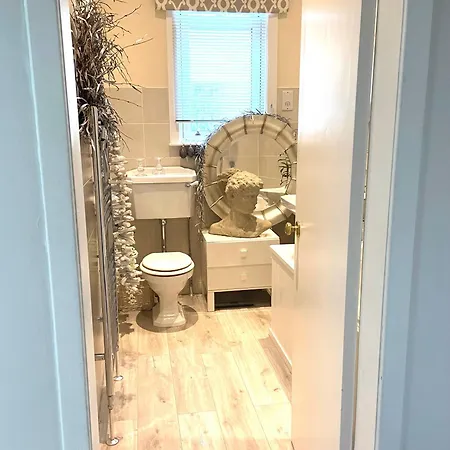 Wonderwall - Huge Garden In Luxury House - Free Parking