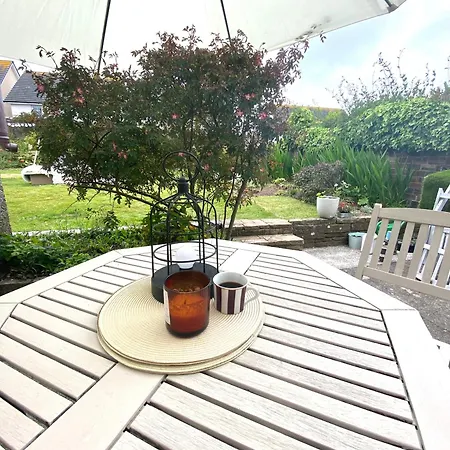 Wonderwall - Huge Garden In Luxury House - Free Parking Homestay Edinburgh