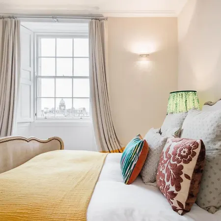 Super - Georgian Double Upper Flat With Castle Views In New Town דירה *