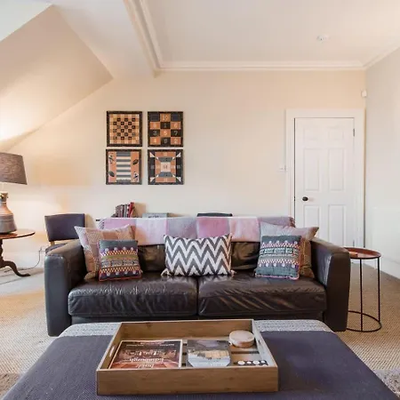 Super - Georgian Double Upper Flat With Castle Views In New Town דירה