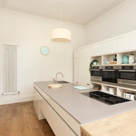 Апартаменты Joivy Exclusive House With Free Parking Эдинбург