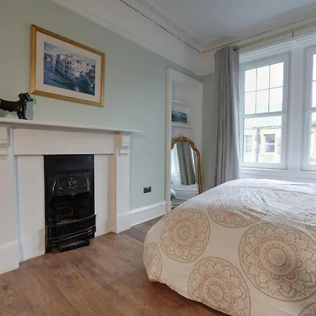 Stylish Fringe Flat Near Leith Walk Fast Wi-fi & Self Check-in