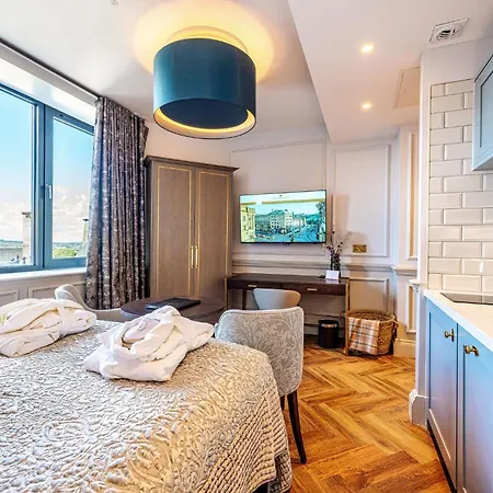 Righ Residences - George Street Aparthotel