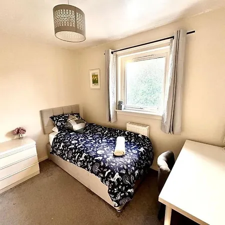 Three Bedroom House * Edinburgh