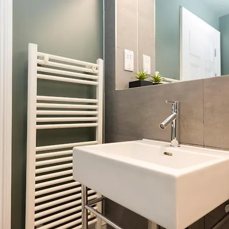 아파트 Joivy Spacious Next To West End