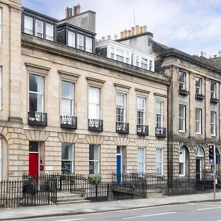 Joivy Spacious Next To West End 아파트