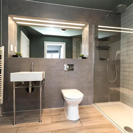 아파트 Joivy Spacious Next To West End *