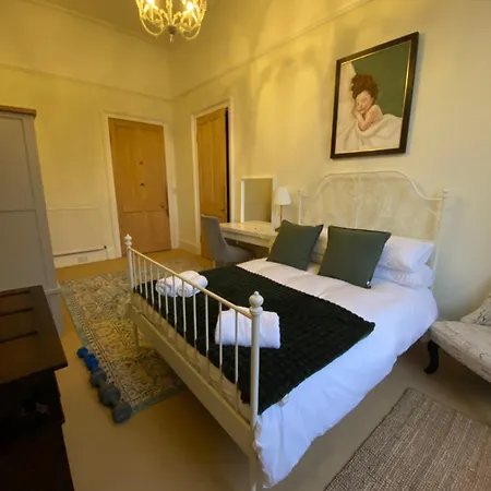 Apartmán Georgian 4 Bedroom 3 Bathroom New Town *