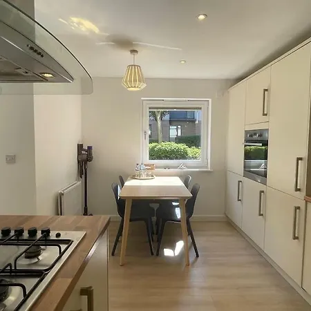 Modern Flat In With Free Parking Appartamento Edimburgo