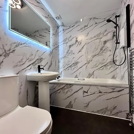 Rose Street's Hidden Treasure- 2bed Newly Refurbished * 에든버러