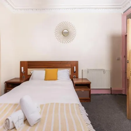 公寓 Super Central Four Bedroom - Calton Hill *