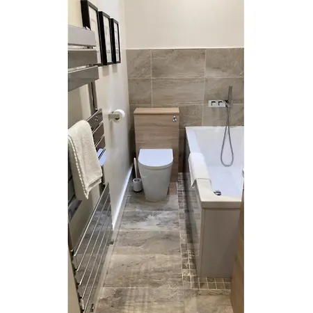 Joivy Inviting 2-bed Flat Close To City Centre * Edinburgh