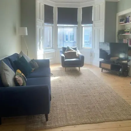 Bright 2 Bed In Bruntsfield - Centre *