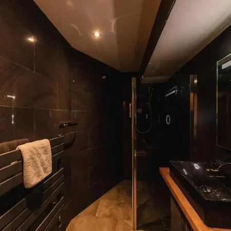 Superb Luxury By Canal - Central Edinburg