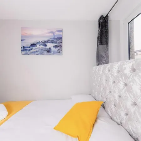 Superb Luxury By Canal - Central * Edinburgh